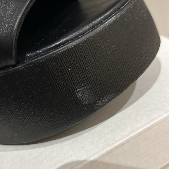 Forever 21 slides - Picture 5 of 5